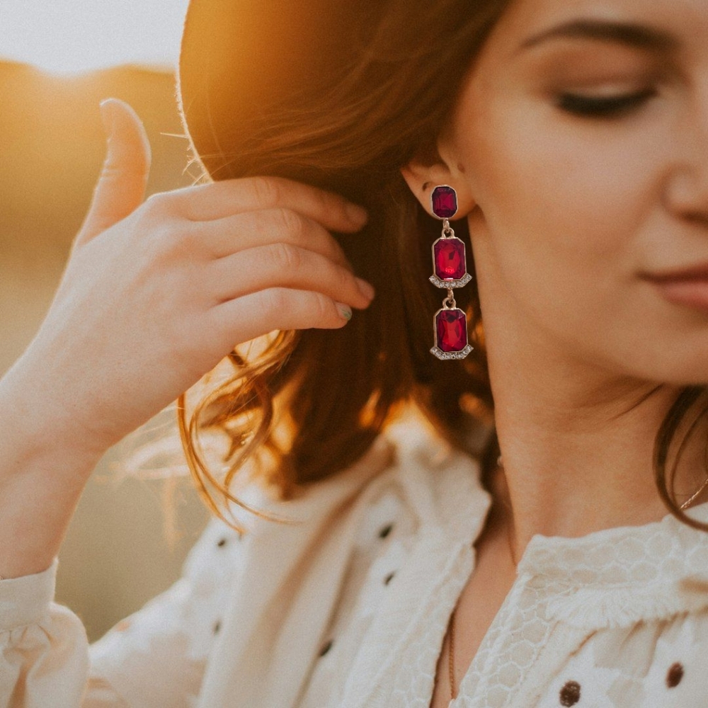 Elegant Red Drop Earrings‎